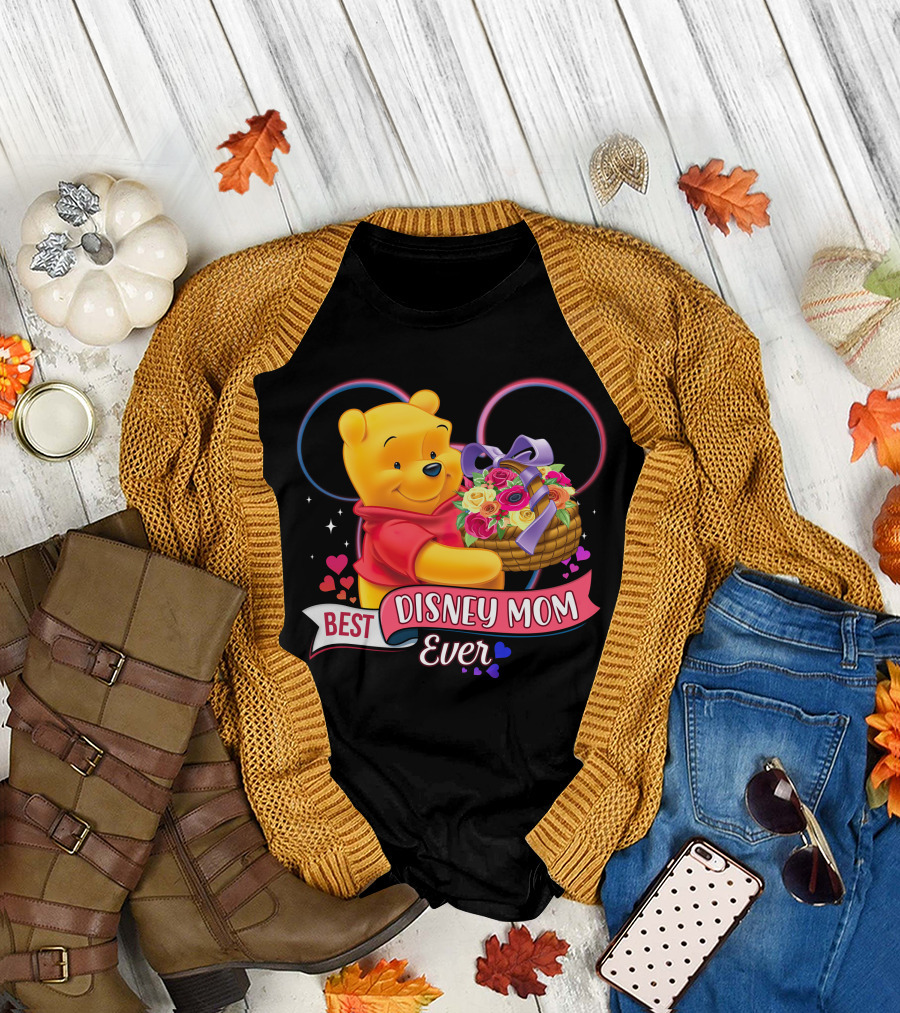 Best Disney Mom Ever Pooh Bear With Bouquet Of Flowers And Hearts T-Shirt