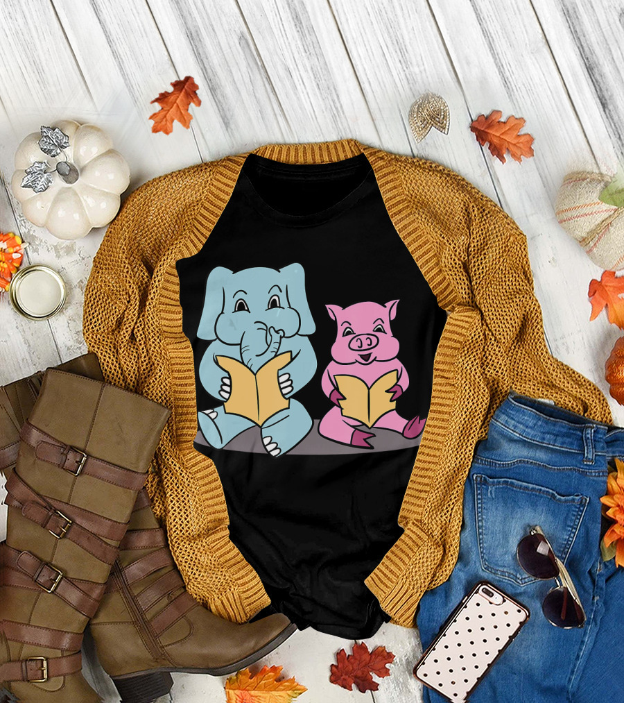 Elephant and Pig Reading Friends Lovely Books T-Shirt