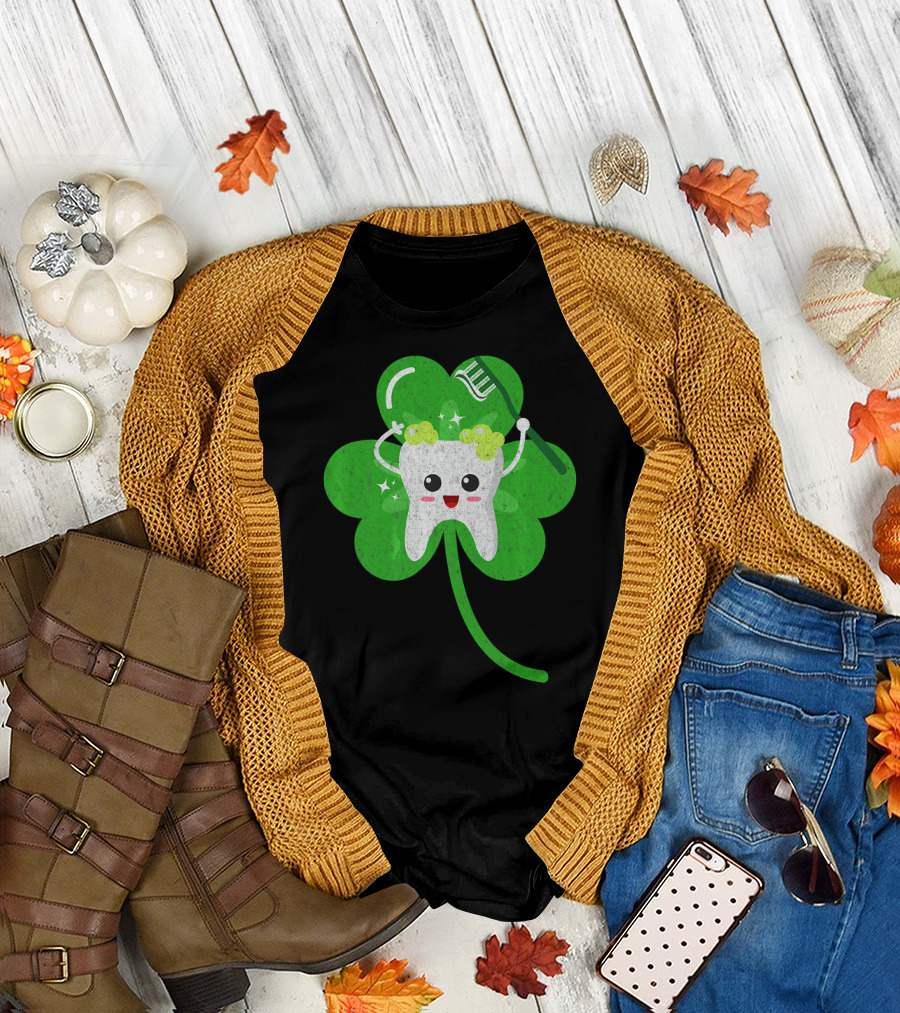 St Patricks Day Tooth and Shamrock with Toothbrush for Dental Hygienists T-Shirt