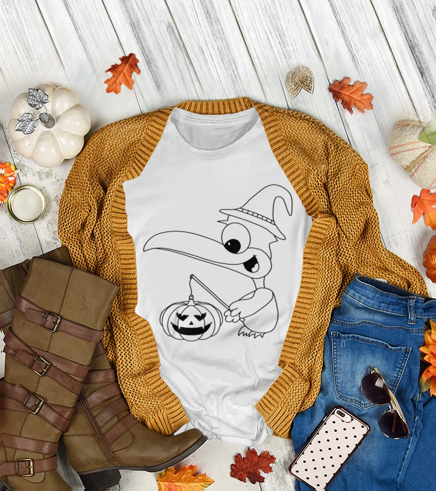 Cute Seagull with Witch Hat and Pumpkin Lantern Halloween T-Shirt