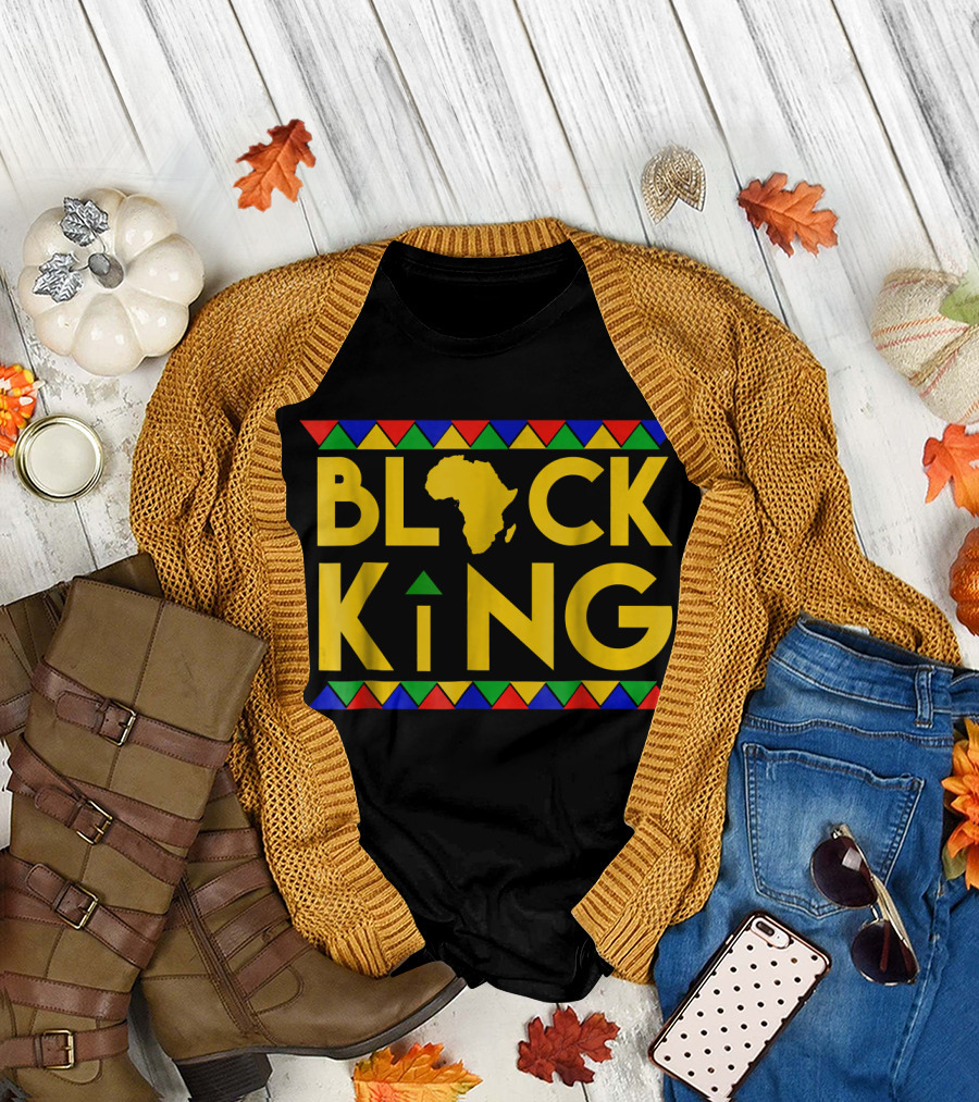 BLACK KING AFRICA BLACK HISTORY MONTH LIVES AFRICAN MAP GEOMETRIC TRIANGLES T-Shirt