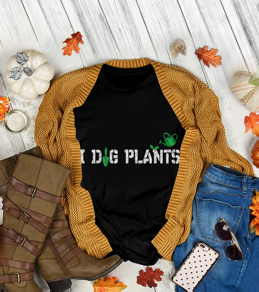 I Dig Plants with Funny Trowel and Watering Can for Gardening Gardener T-Shirt