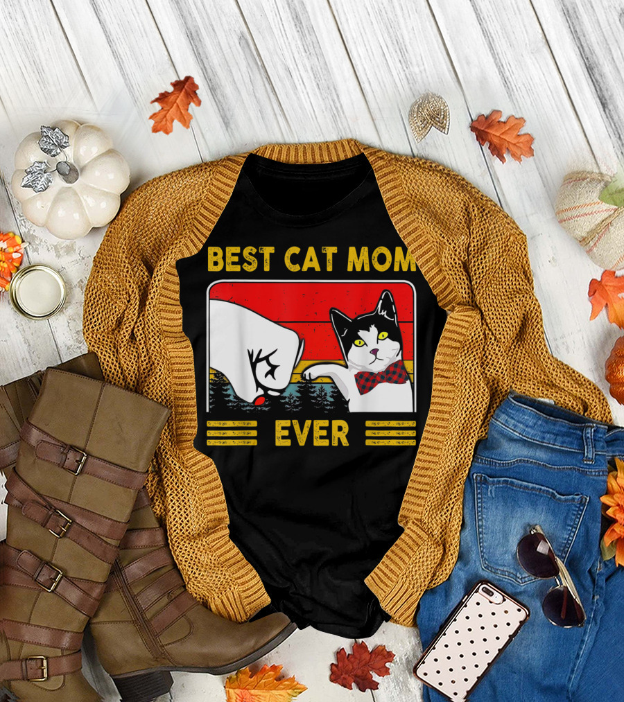 BEST CAT MOM EVER Retro Vintage Cat with Fist Bump and Bow Tie T-Shirt