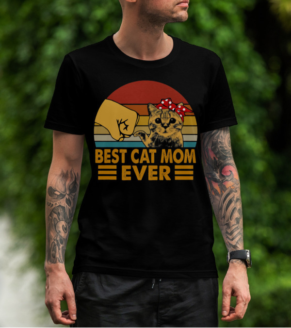 BEST CAT MOM EVER VINTAGE FIST BUMP WITH CAT BOW STRIPES T-Shirt
