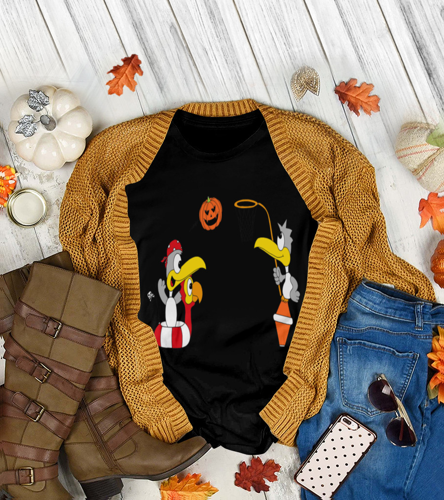 Seagulls Pirates Play Basketball with Pumpkin Halloween T-Shirt