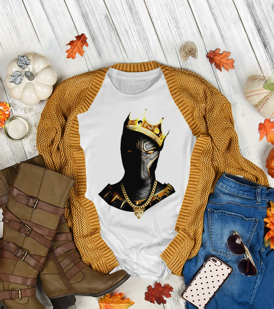 BLACK PANTHER KING CROWN GOLDEN MASK NECKLACE T-Shirt