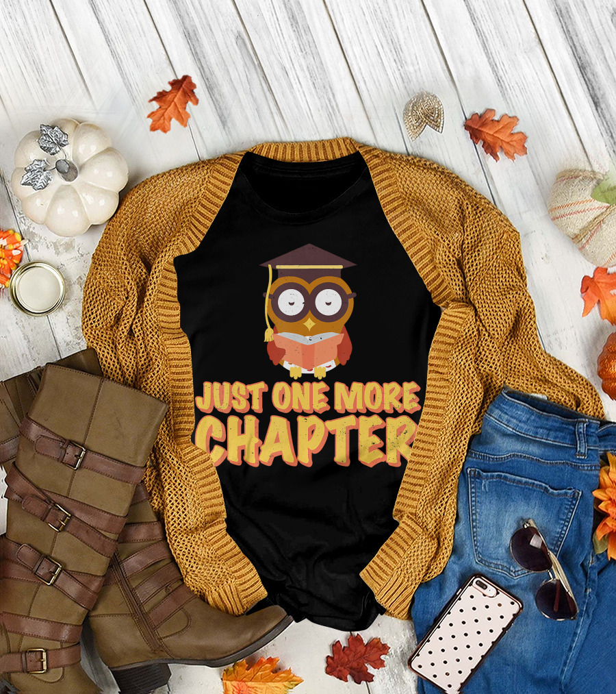 Just One More Chapter Wise Owl with Graduation Cap Reading a Book T-Shirt