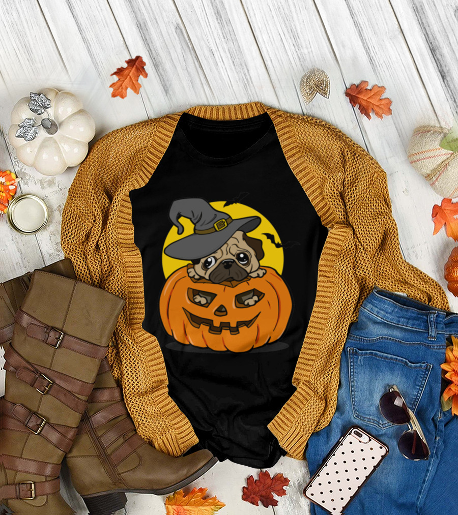 Pug with Witch Hat Inside Pumpkin Halloween Bats T-Shirt