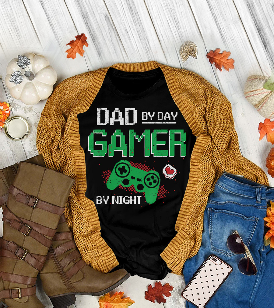 Dad By Day Gamer By Night Cool Father's Green Game Controller T-Shirt