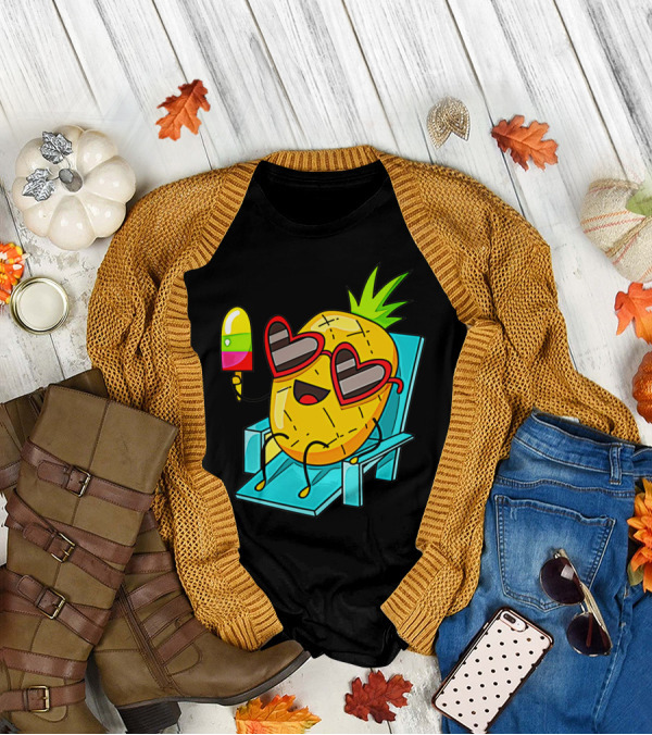 Sunglasses-Wearing Pineapple Relaxing With Popsicle And Joyful Expressions T-Shirt