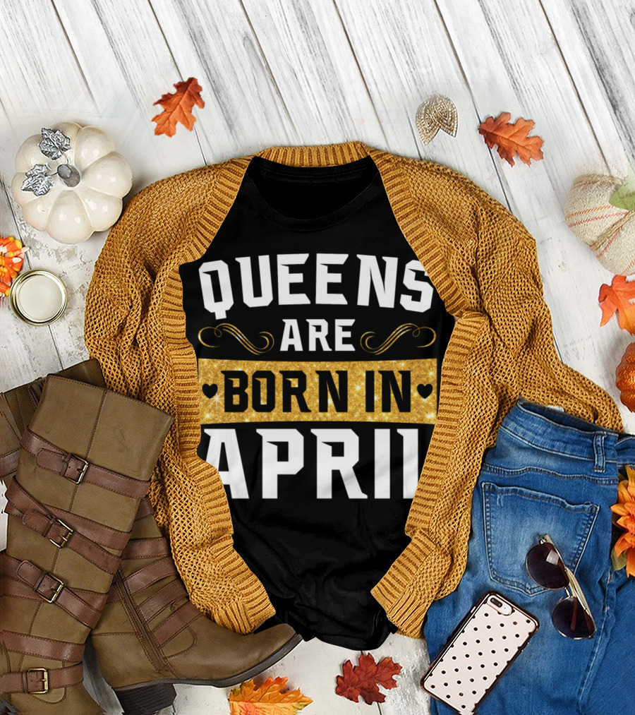 Queens Are Born in April Sparkling Birthday T-Shirt