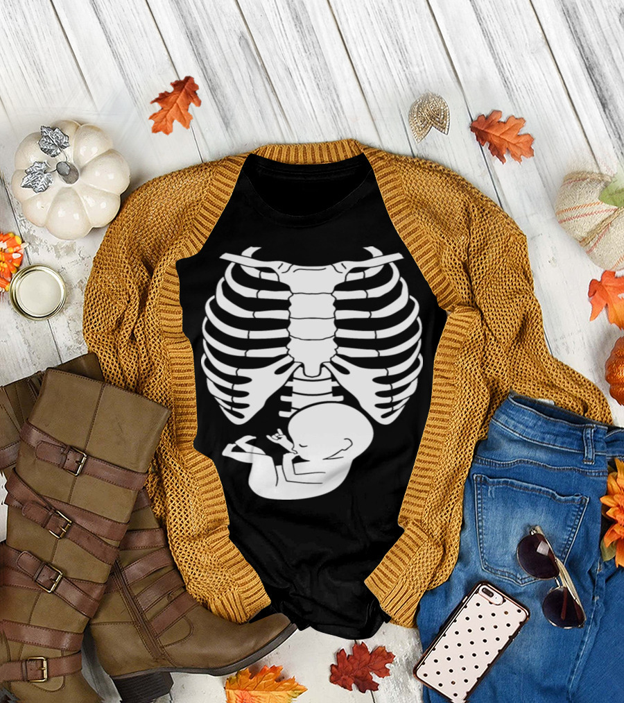 Baby Belly Pregnancy Skeleton Halloween Mom to Be T-Shirt