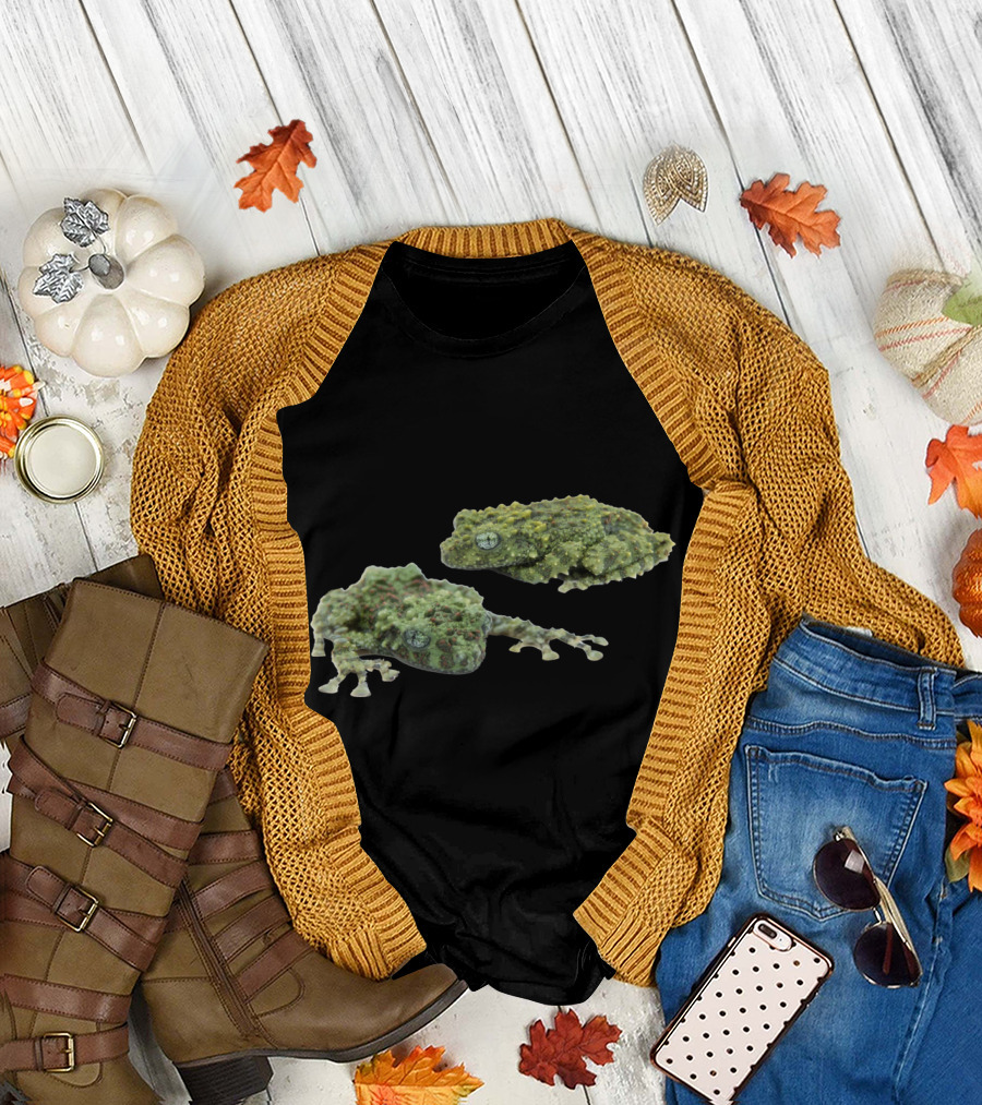Mossy Frogs Natural Camouflage Green Texture Forest Frogs T-Shirt