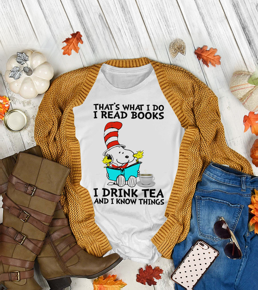THAT'S WHAT I DO I READ BOOKS I DRINK TEA AND I KNOW THINGS SNOOPY T-Shirt
