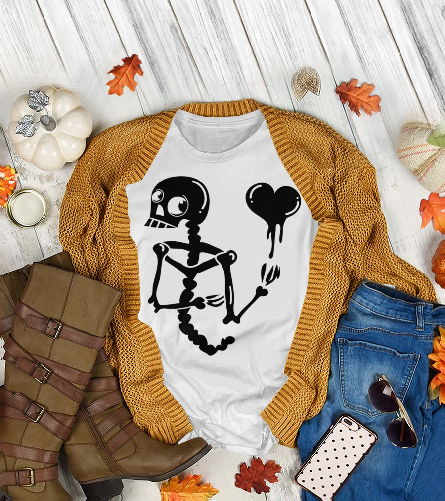 CREEPY SKELETON WITH LOVE HEART DRIPPING BLACK BEANIE EYES T-Shirt