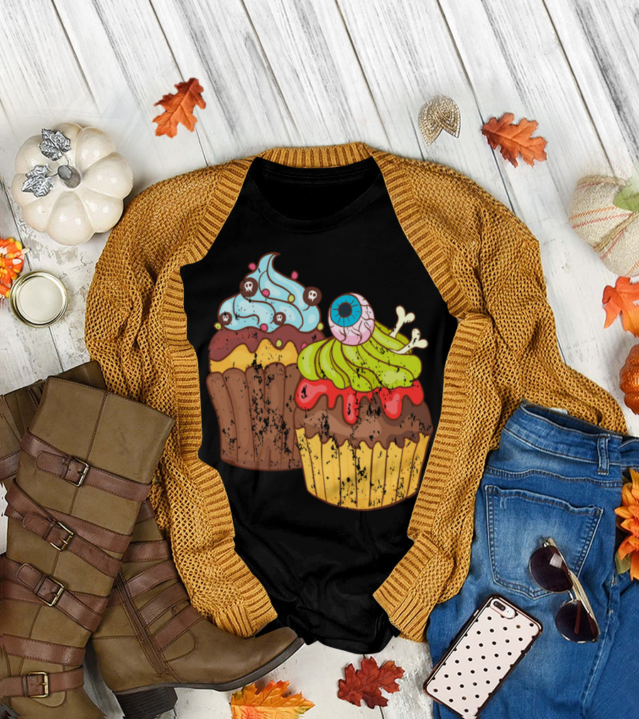 Halloween Vintage Grunge Cupcakes Muffins Eyeball Skulls T-Shirt