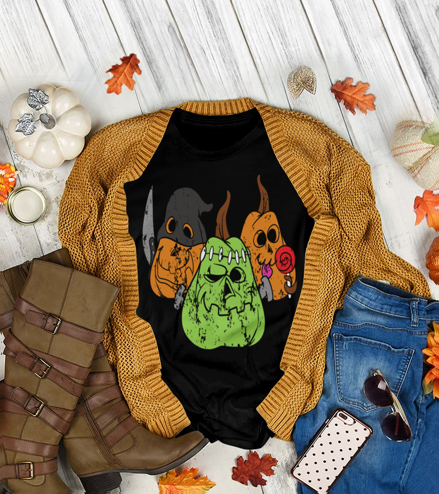 Retro Vintage Grunge Style Halloween Pumpkins with Knife and Candy T-Shirt