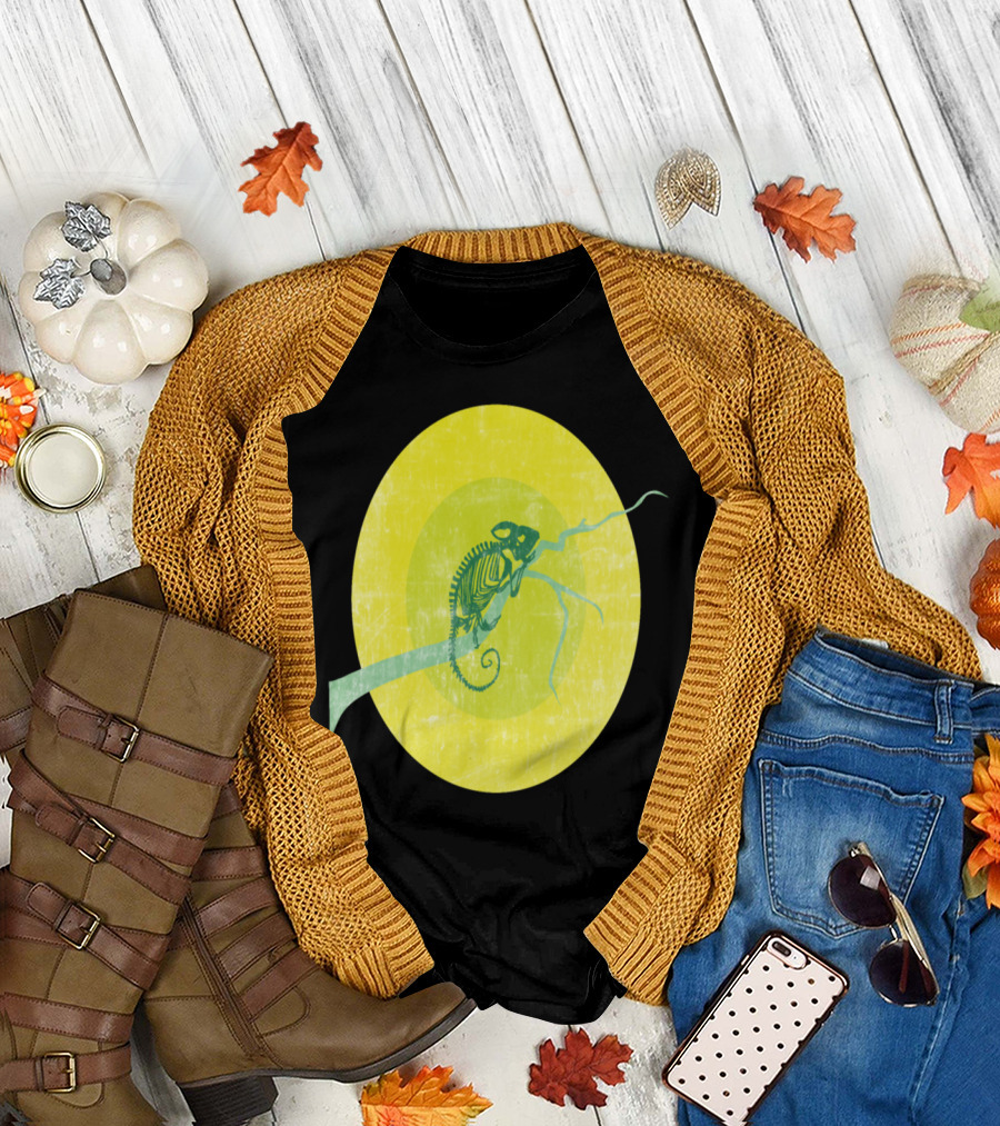 Chameleon Skeleton Save the Rainforests Shabby Vintage Style Retro Circle T-Shirt