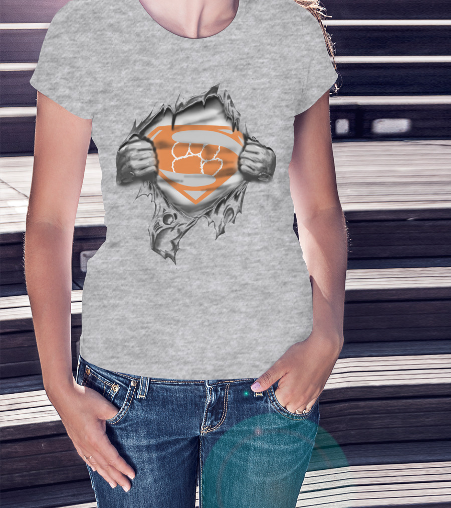 Superman Orange Paw Symbol Torn Chest T-Shirt