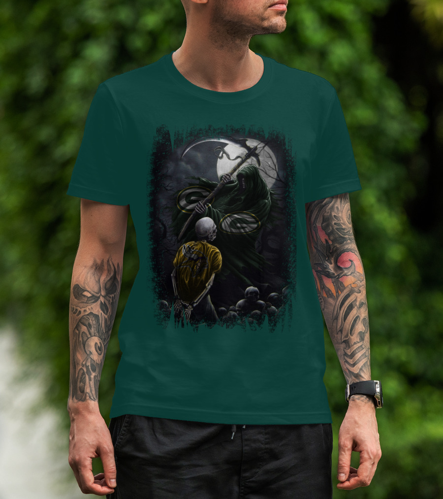 Green Bay Packers Grim Reaper Scene With Skeleton Under Moonlight T-Shirt