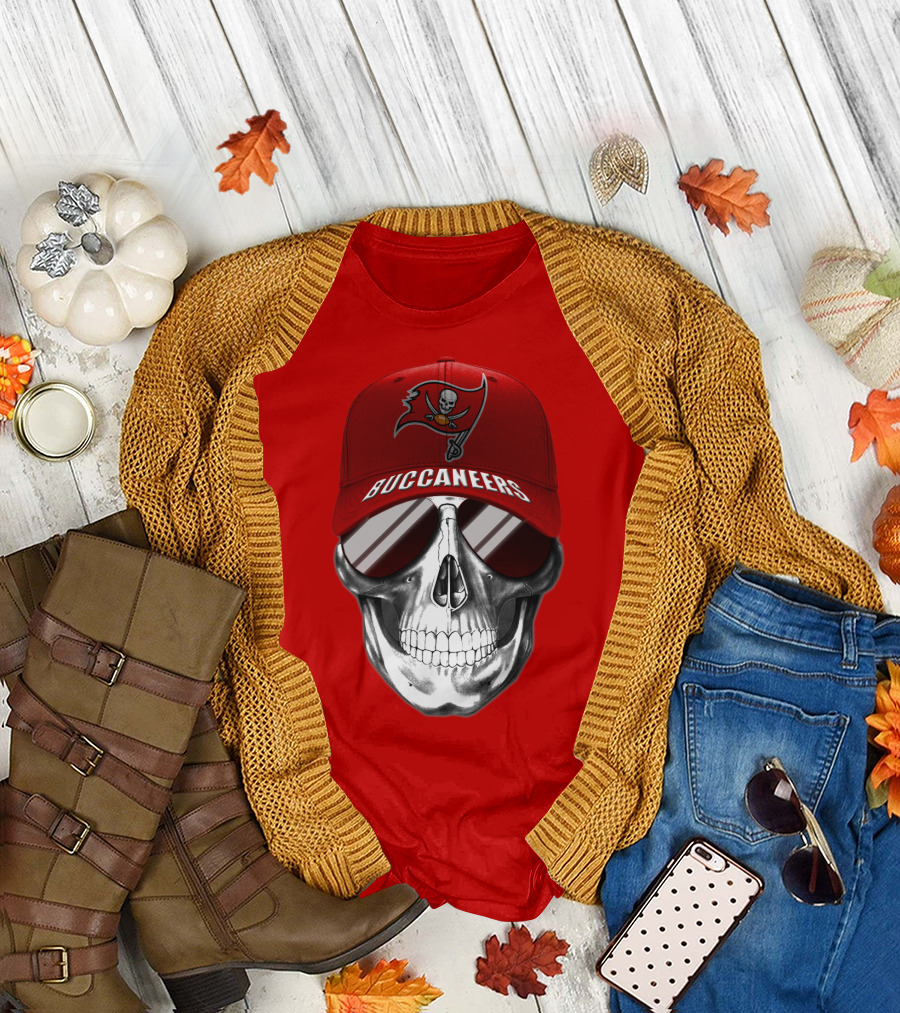 Tampa Bay Buccaneers Skull With Red Cap T-Shirt