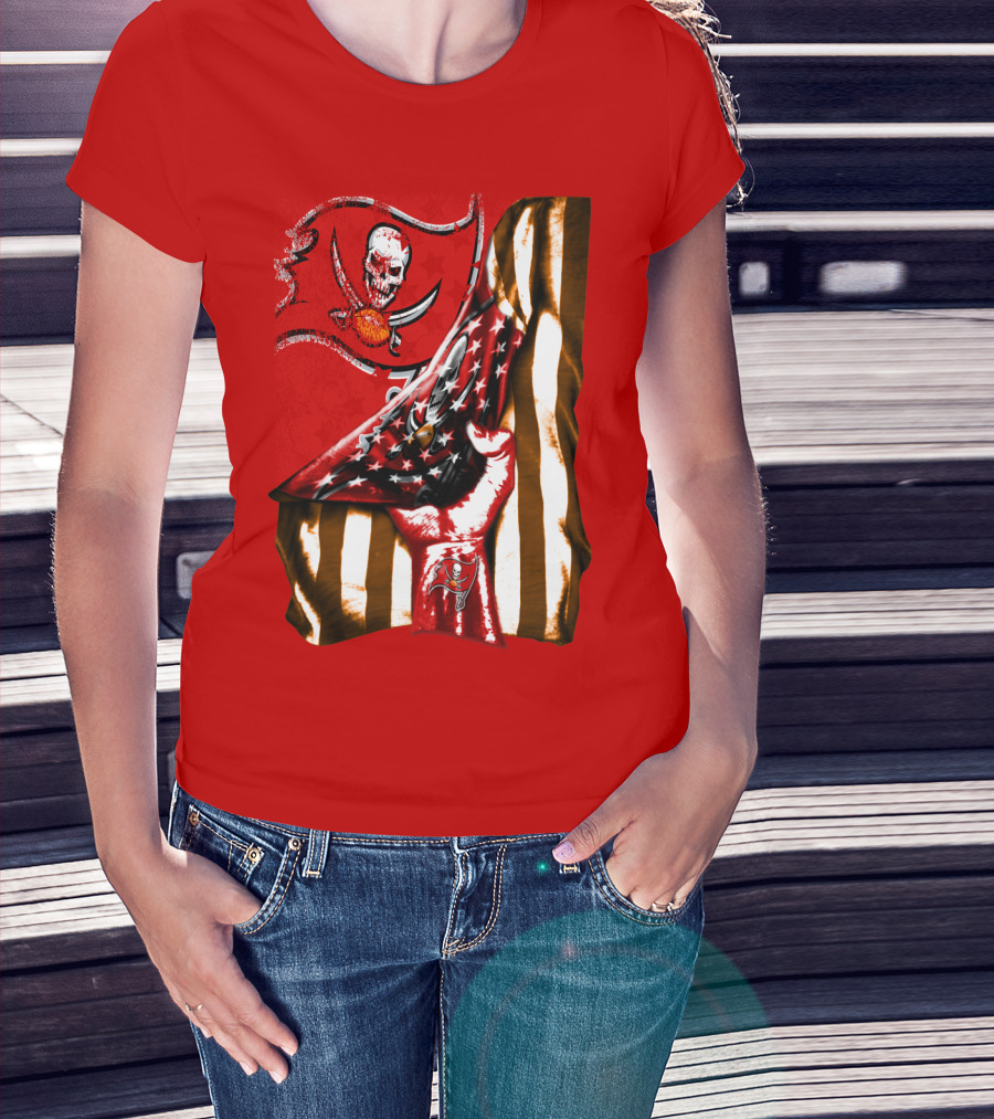 Tampa Bay Buccaneers Skull Flag And Hand With Stars And Stripes T-Shirt