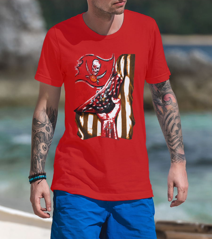 Tampa Bay Buccaneers Skull Flag And Hand With Stars And Stripes T-Shirt