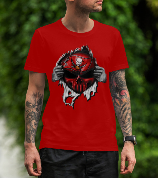 Tampa Bay Buccaneers Skull Face Peeling Back T-Shirt