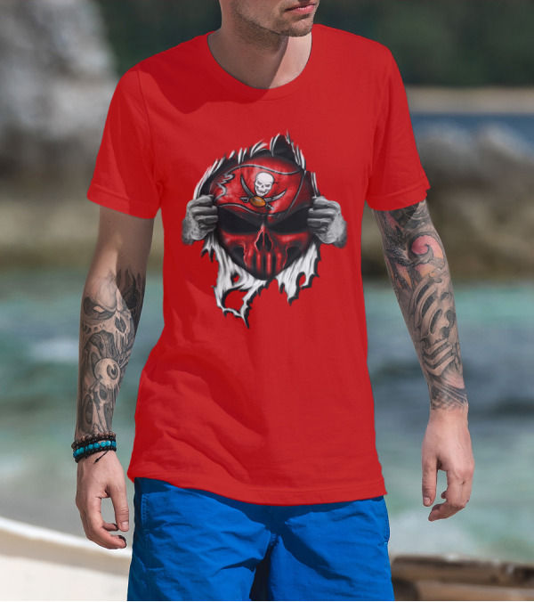 Tampa Bay Buccaneers Skull Face Peeling Back T-Shirt