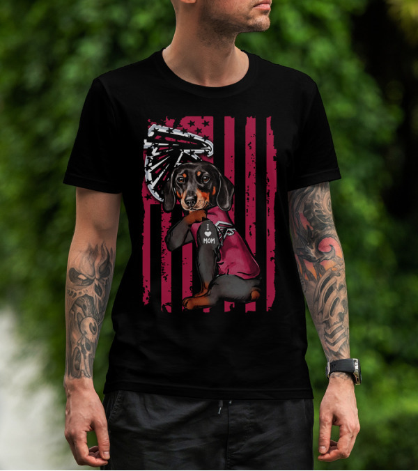Dachshund I Love Mom Atlanta Falcons Fan Background T-Shirt