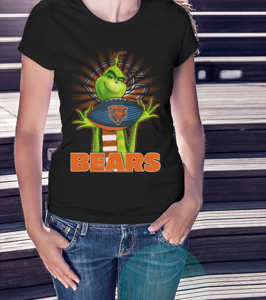 Grinch With Chicago Bears Football T-Shirt