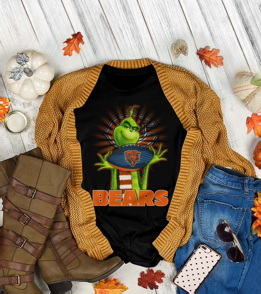 Grinch with Chicago Bears Football T-Shirt