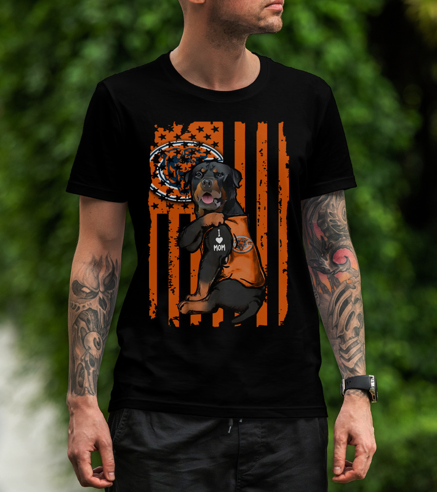 Rottweiler I Mom Chicago Bears Flag T-Shirt