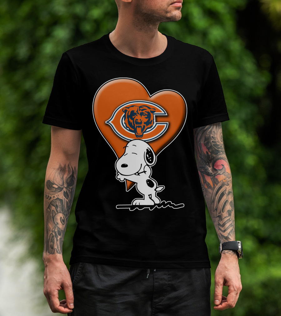 Snoopy Heart Chicago Bears Retro Logo Hug T-Shirt