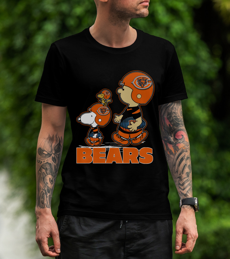 Snpfootball Chicago Bears Peanuts Characters In Bears Helmets T-Shirt