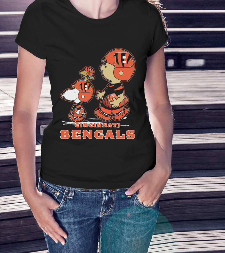 Cincinnati Bengals Snpfootball Charlie Brown Snoopy Woodstock Football Helmet T-Shirt