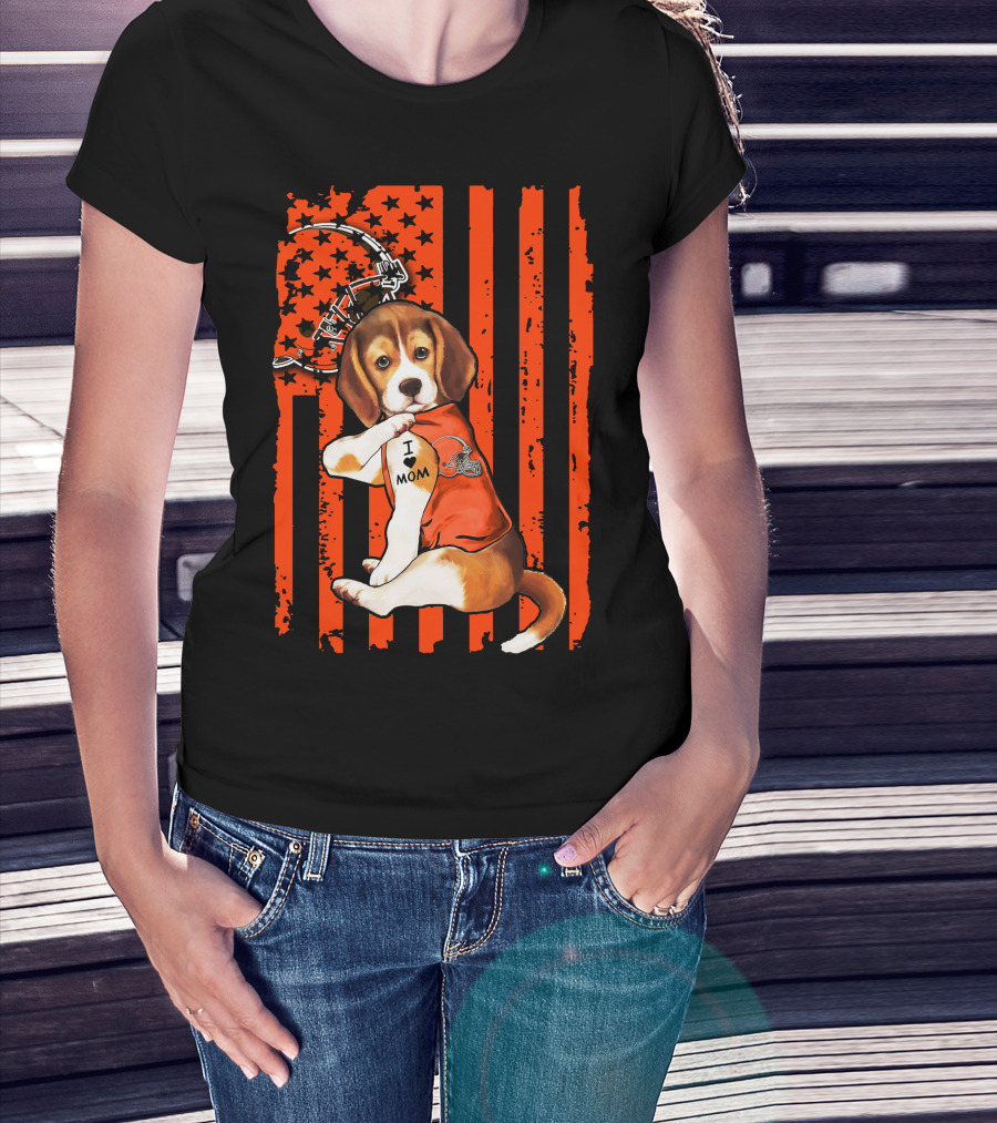 Beagle I Love Mom Cleveland Browns Football Helmet And Stripes T-Shirt