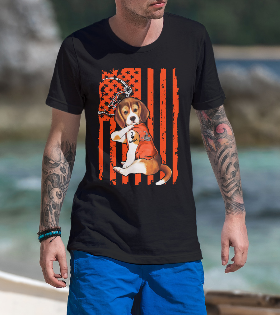 Beagle I Love Mom Cleveland Browns Football Helmet And Stripes T-Shirt