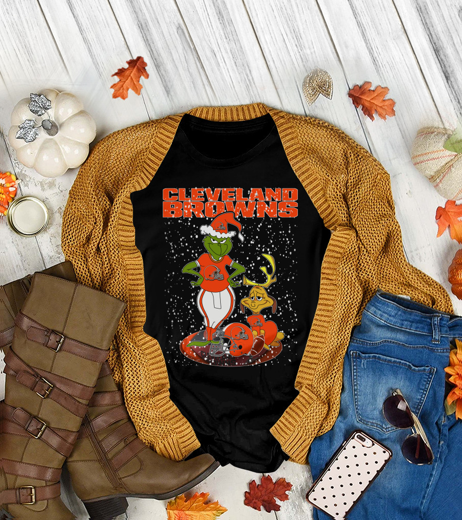 CLEVELAND BROWNS Grinchxmas Snow Football T-Shirt
