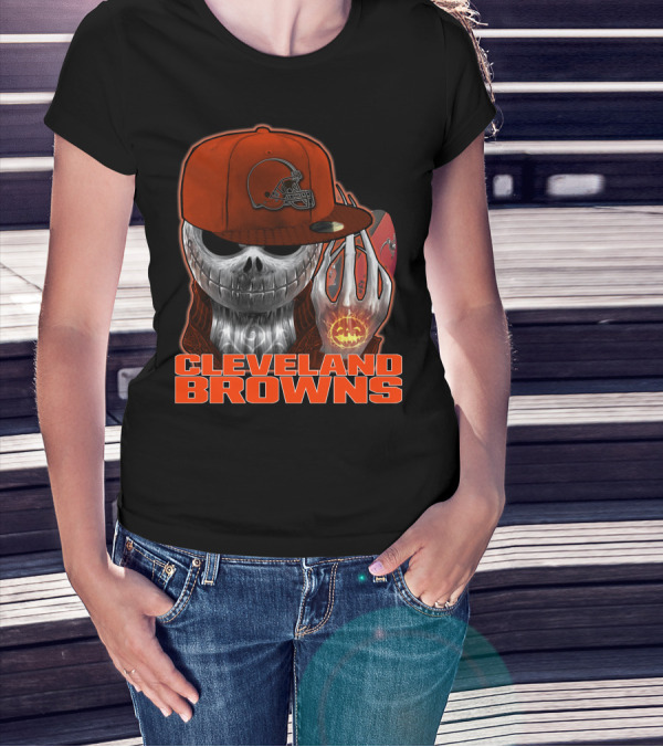 Jackskull CLEVELAND BROWNS Skull In Hat And Glowing Pumpkin Football T-Shirt
