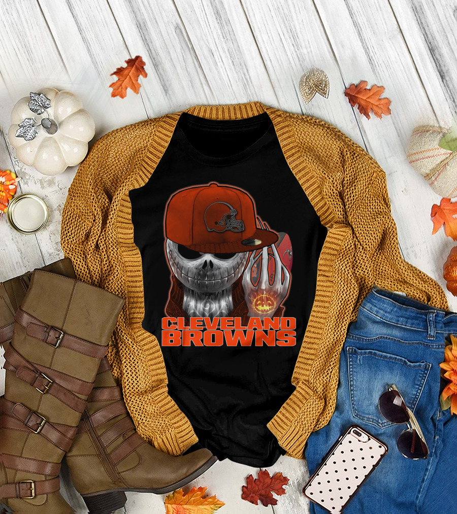 Jackskull CLEVELAND BROWNS Skull in Hat and Glowing Pumpkin Football T-Shirt