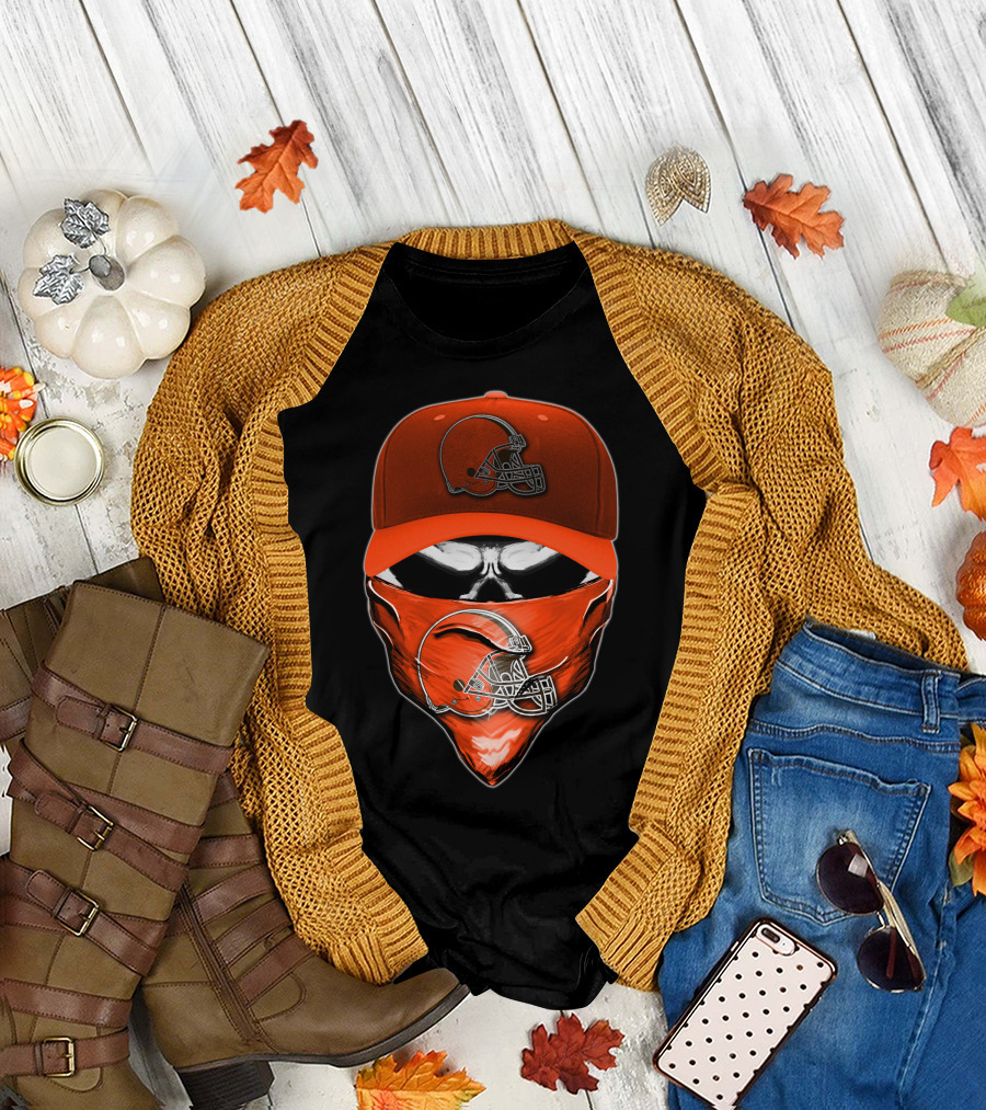 Skull Helmet Bandana CLEVELAND BROWNS Fan Gear T-Shirt
