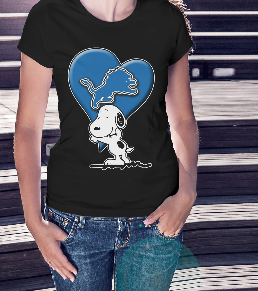 Snoopy Hugging Heart Detroit Lions T-Shirt