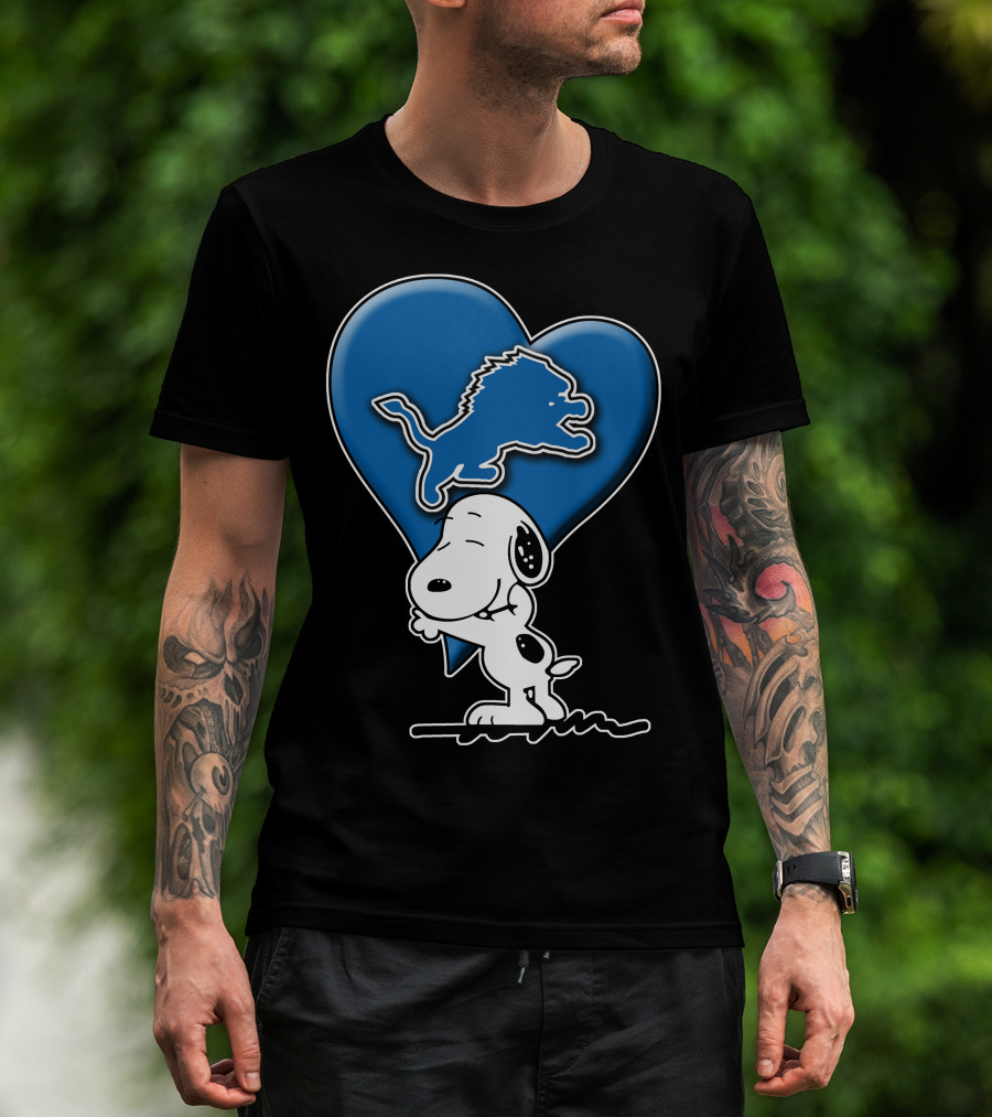 Snoopy Hugging Heart Detroit Lions T-Shirt