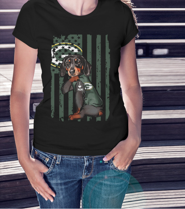 Dachshund I Love Mom Green Bay Packers Fan T-Shirt