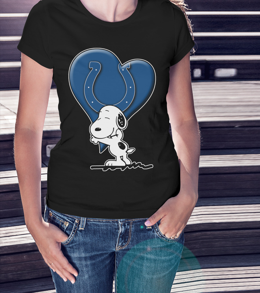 Snoopy Hugging Colts Horseshoe Heart Indianapolis Colts Snp T-Shirt