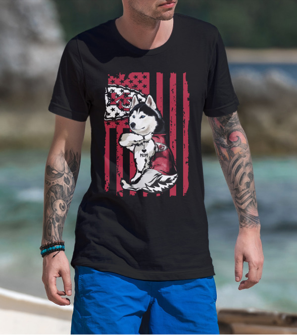 Siberian Husky Wearing Kansas City Chiefs Jersey With Flag Background Mom T-Shirt