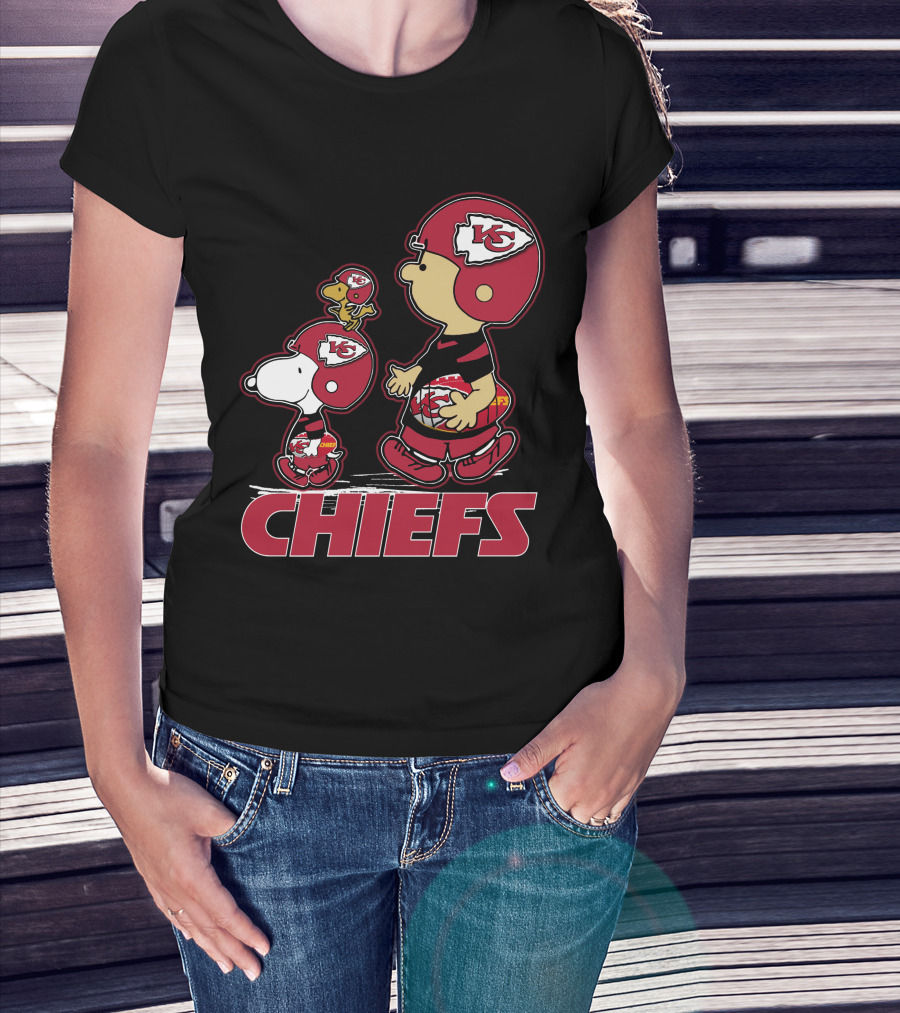Snpfootball Kansas City Chiefs Snoopy Woodstock Helmet Charlie Brown T-Shirt