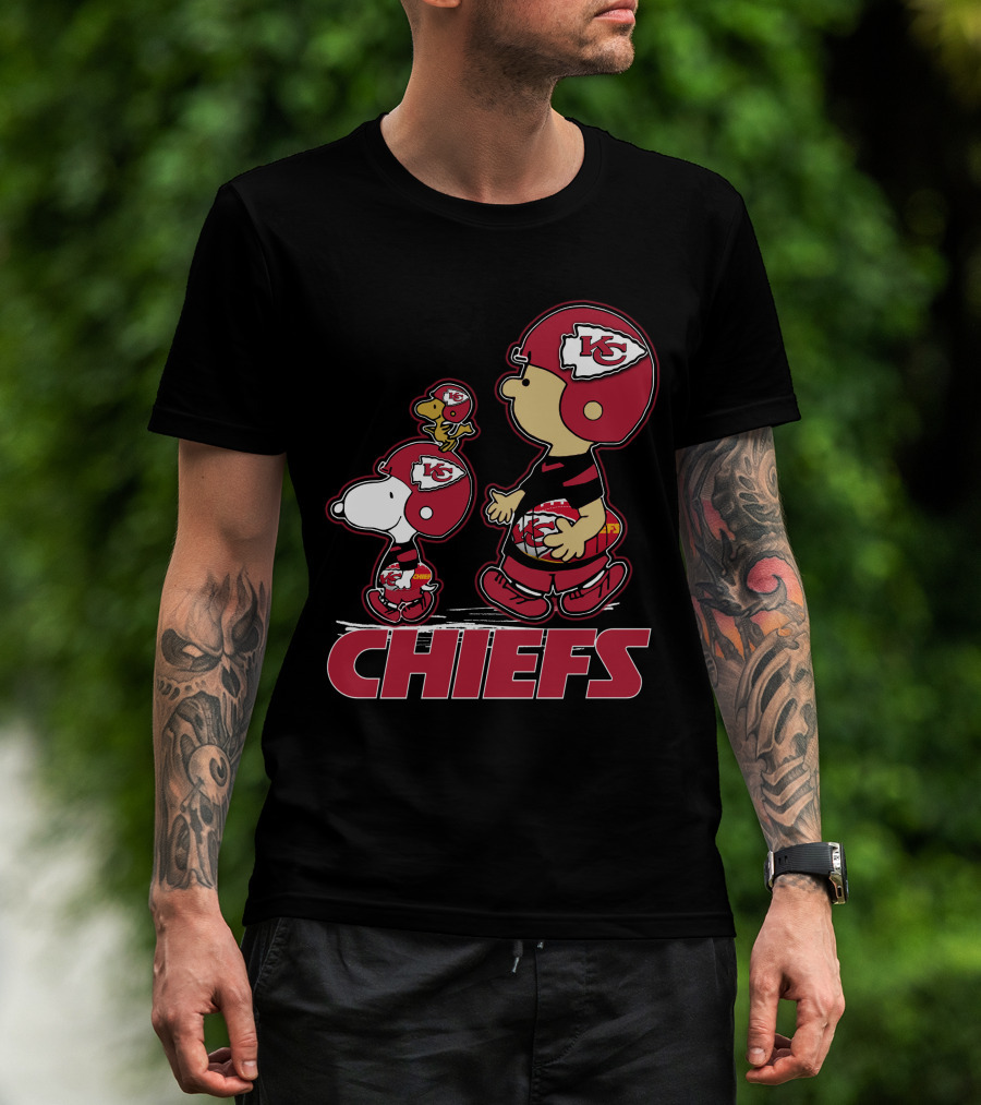 Snpfootball Kansas City Chiefs Snoopy Woodstock Helmet Charlie Brown T-Shirt