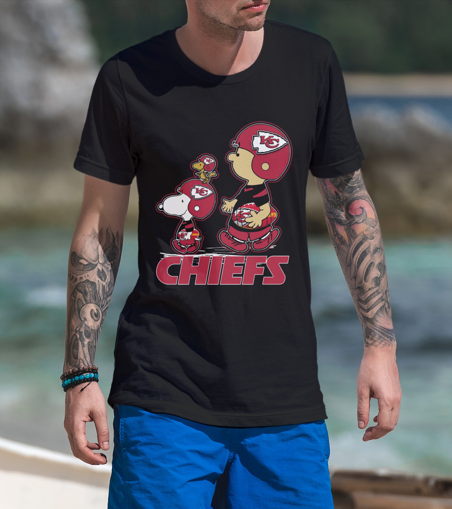 Snpfootball Kansas City Chiefs Snoopy Woodstock Helmet Charlie Brown T-Shirt